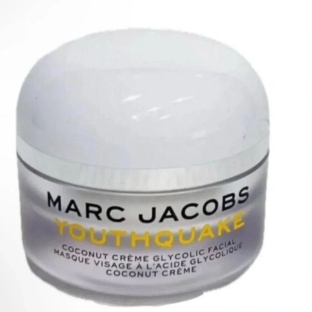 BUNDLE MARC JACOBS AND Global Beauty Care Smooth & Lift Skincare Set